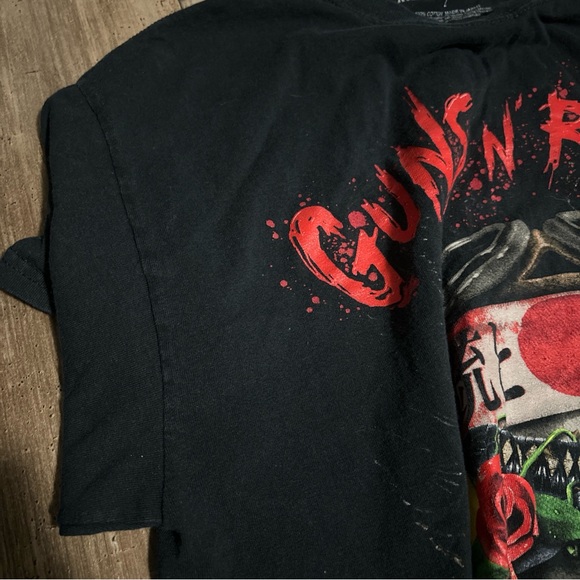 Guns n Roses Japan Tour Band Tee Shirt 2017 rare htf large goggles swords - Picture 11 of 16